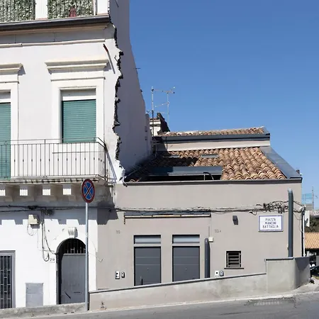 Ciuri's Flat * Katánie